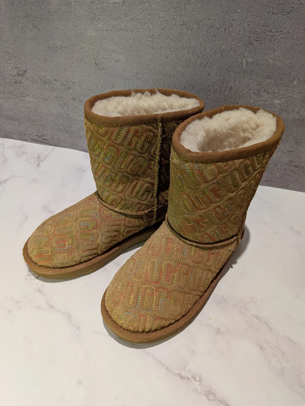 Ugg Boots Rainbow Stitch Classic II Short Suede Chestnut Tan Women's Size 13